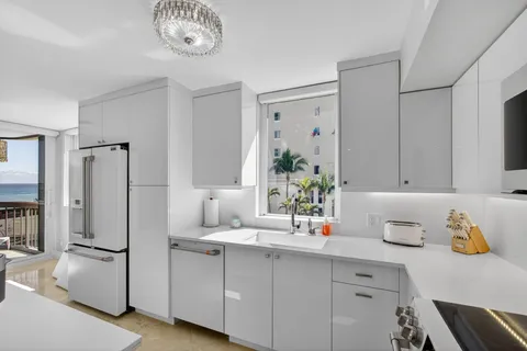 $775,000 | 5380 North Ocean Drive, Unit 3B, Singer Island, FL 33404