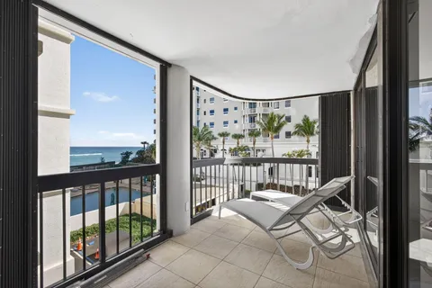 $775,000 | 5380 North Ocean Drive, Unit 3B, Singer Island, FL 33404