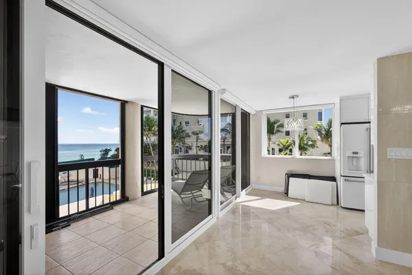 $775,000 | 5380 North Ocean Drive, Unit 3B, Singer Island, FL 33404
