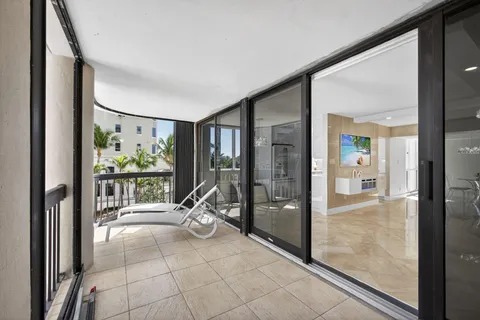 $775,000 | 5380 North Ocean Drive, Unit 3B, Singer Island, FL 33404