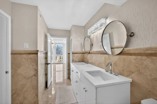 $775,000 | 5380 North Ocean Drive, Unit 3B, Singer Island, FL 33404