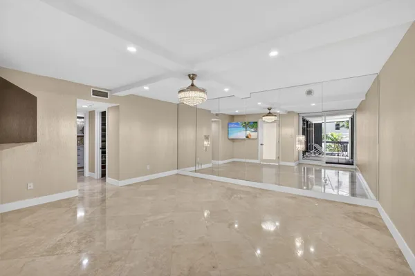 $775,000 | 5380 North Ocean Drive, Unit 3B, Singer Island, FL 33404