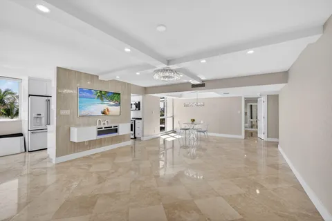 $775,000 | 5380 North Ocean Drive, Unit 3B, Singer Island, FL 33404