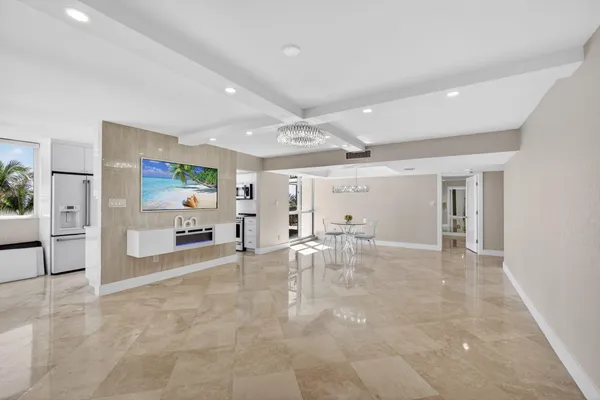 $775,000 | 5380 North Ocean Drive, Unit 3B, Singer Island, FL 33404