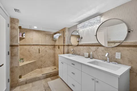 $775,000 | 5380 North Ocean Drive, Unit 3B, Singer Island, FL 33404