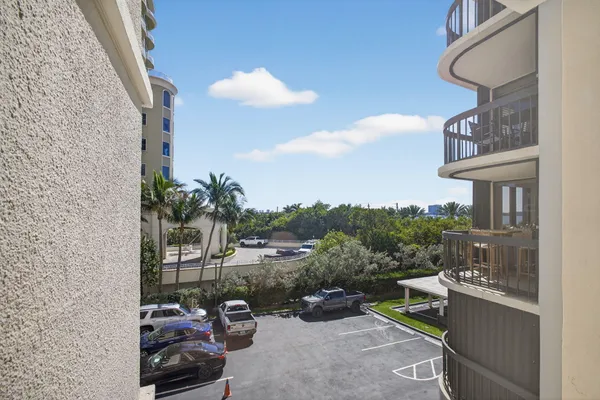 $775,000 | 5380 North Ocean Drive, Unit 3B, Singer Island, FL 33404