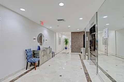 $775,000 | 5380 North Ocean Drive, Unit 3B, Singer Island, FL 33404