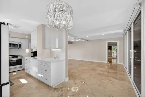 $775,000 | 5380 North Ocean Drive, Unit 3B, Singer Island, FL 33404