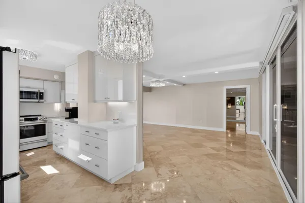 $775,000 | 5380 North Ocean Drive, Unit 3B, Singer Island, FL 33404