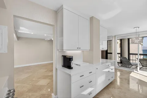 $775,000 | 5380 North Ocean Drive, Unit 3B, Singer Island, FL 33404