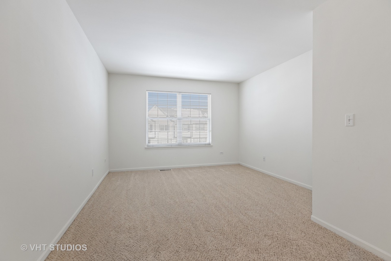 136 Beethoven Court, Unit 136 Wheaton, IL 60189 - Photo 9 of 61 an empty room with a window