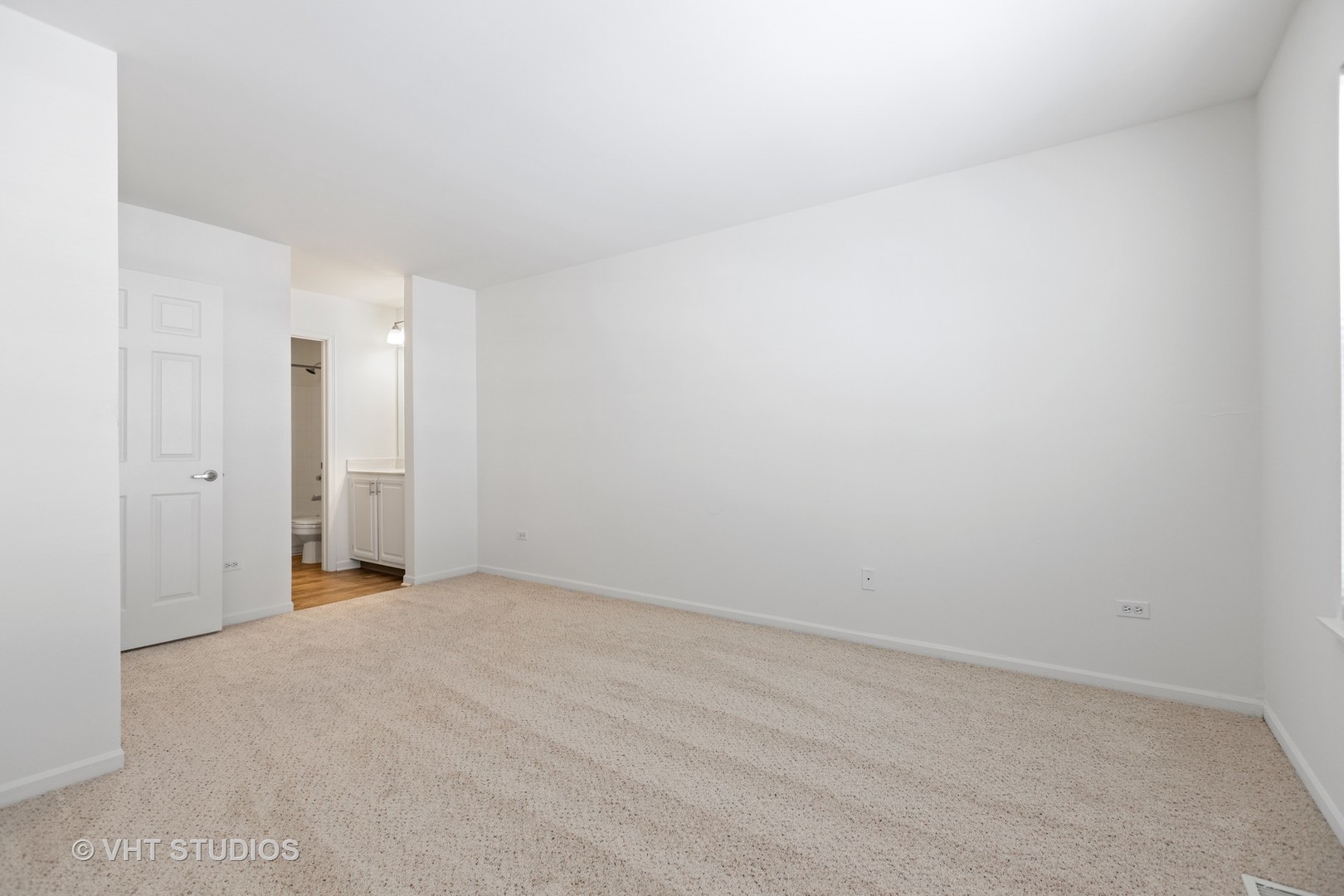136 Beethoven Court, Unit 136 Wheaton, IL 60189 - Photo 10 of 61 a view of an empty room