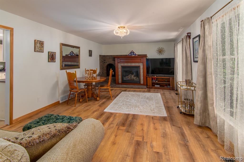 11439 Faussett Road Fenton, MI 48430 - Photo 8 of 38