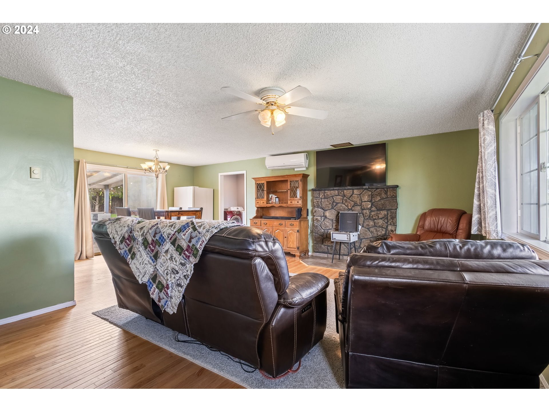 3110 Southwest 47th Street Redmond, OR 97756 - Photo 6 of 35 Gallery Image 6