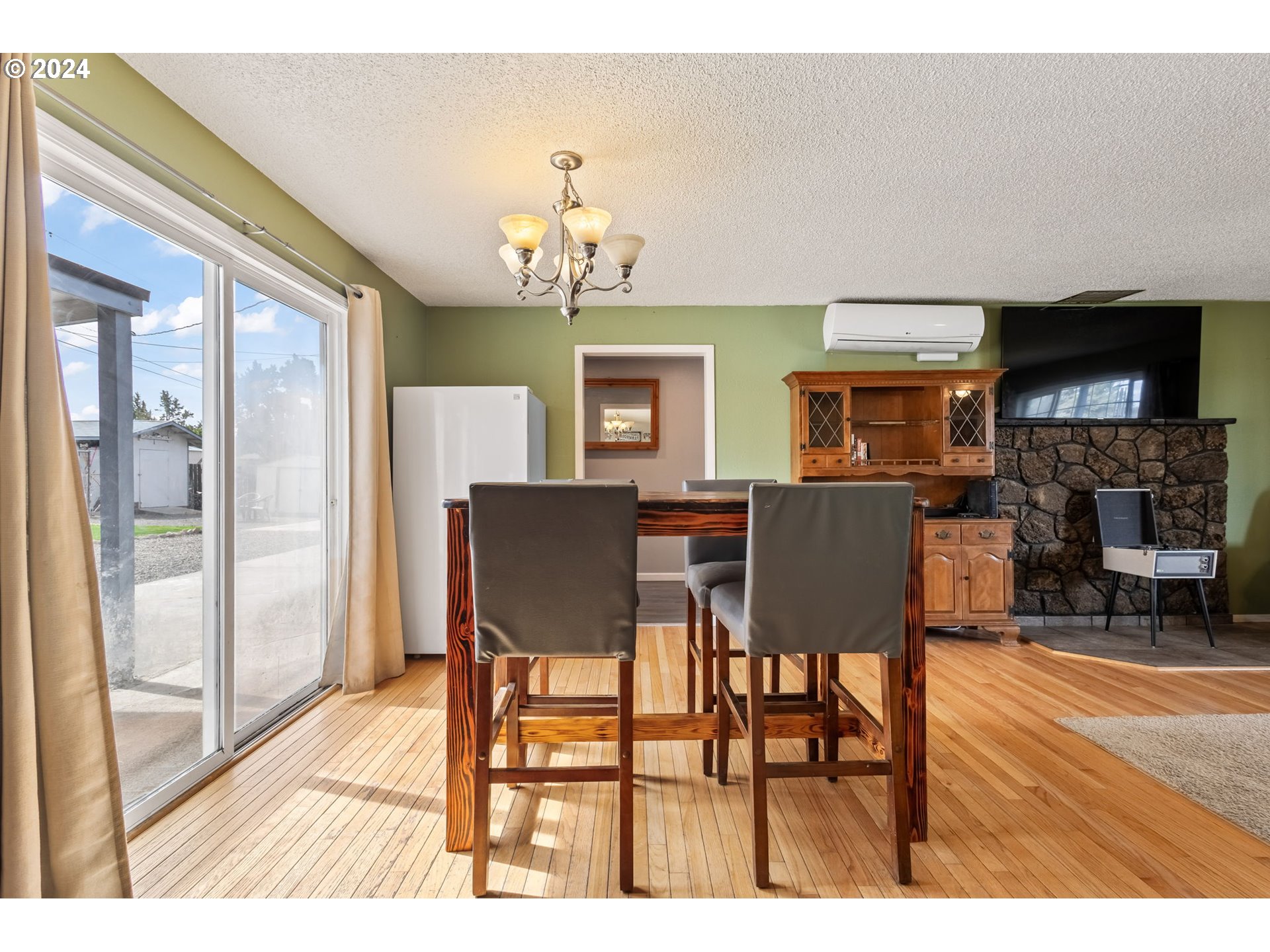 3110 Southwest 47th Street Redmond, OR 97756 - Photo 9 of 35 Gallery Image 9