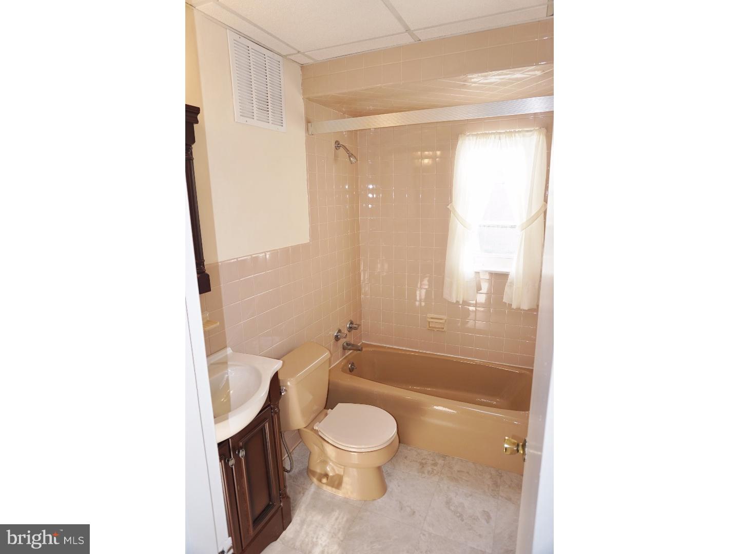 38 Meredith Road Hamilton, NJ 08610 - Photo 15 of 25 Bathroom