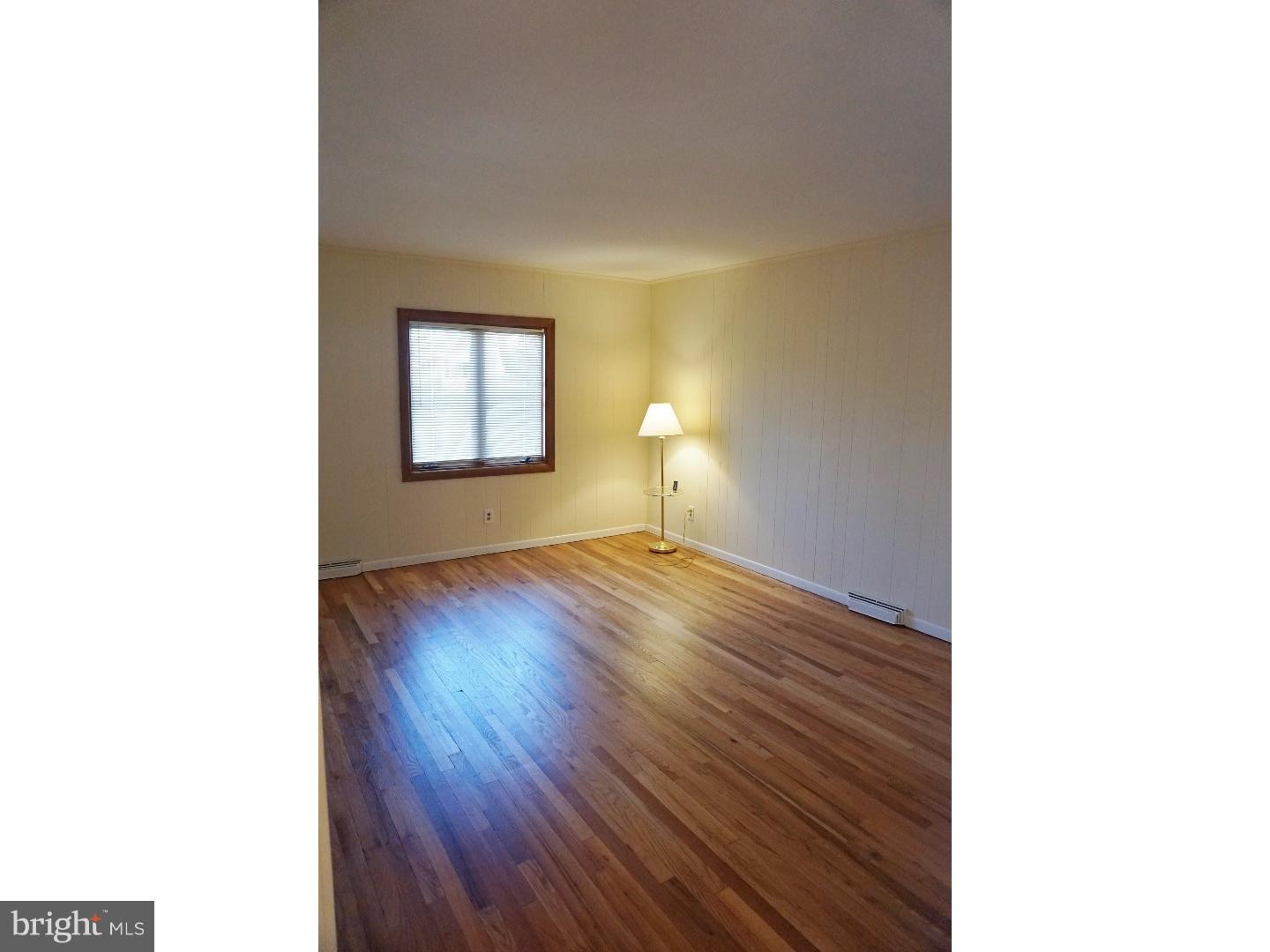 38 Meredith Road Hamilton, NJ 08610 - Photo 5 of 25 Living Room