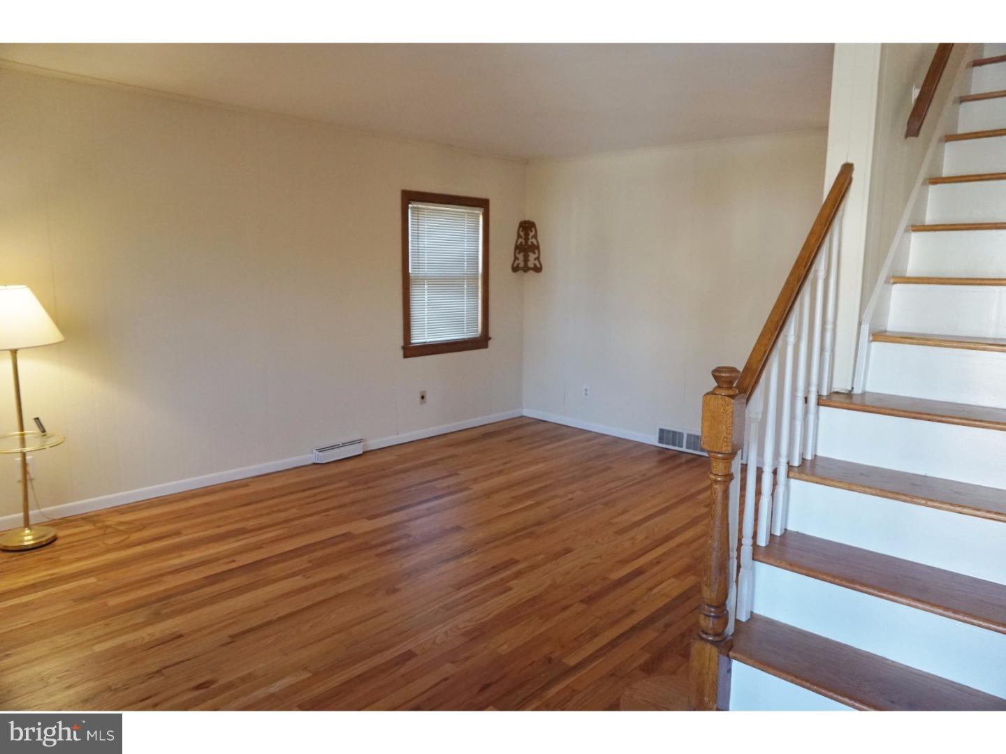 38 Meredith Road Hamilton, NJ 08610 - Photo 6 of 25 Living Room