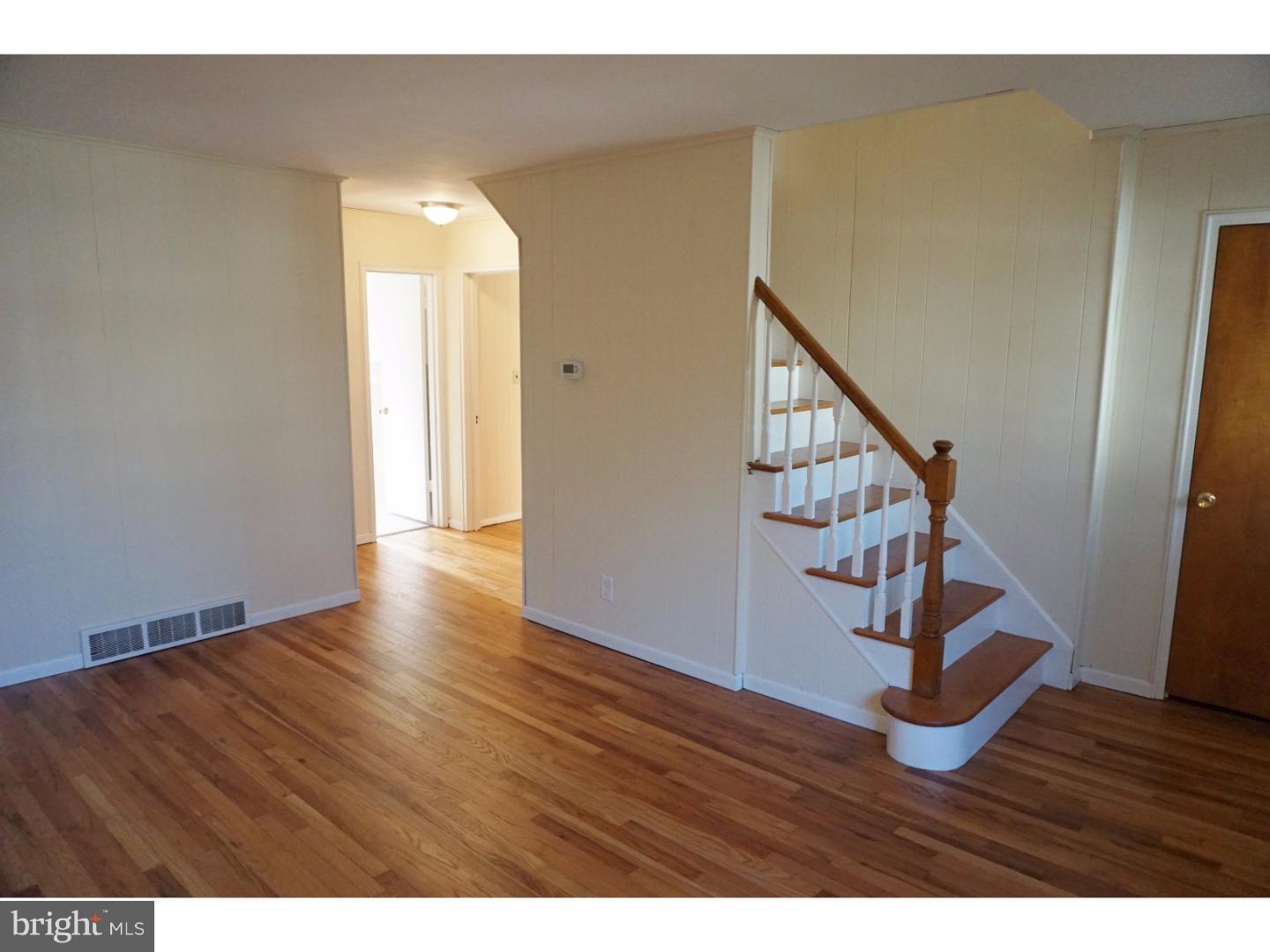 38 Meredith Road Hamilton, NJ 08610 - Photo 7 of 25 Living Room