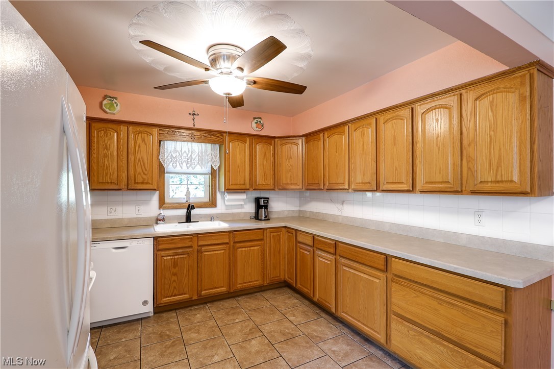 9420 Murray Road Cleveland, OH 44125 - Photo 9 of 32