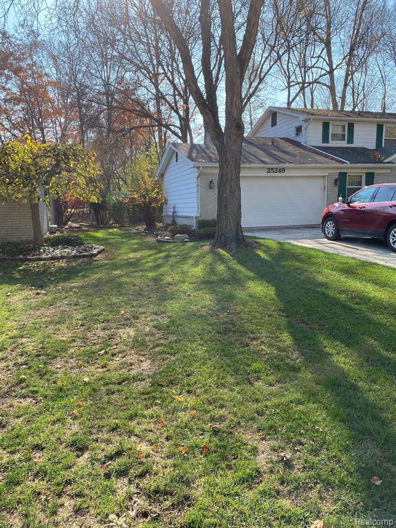 25249 Wykeshire Road Farmington Hills, MI 48336 - Photo 6 of 33