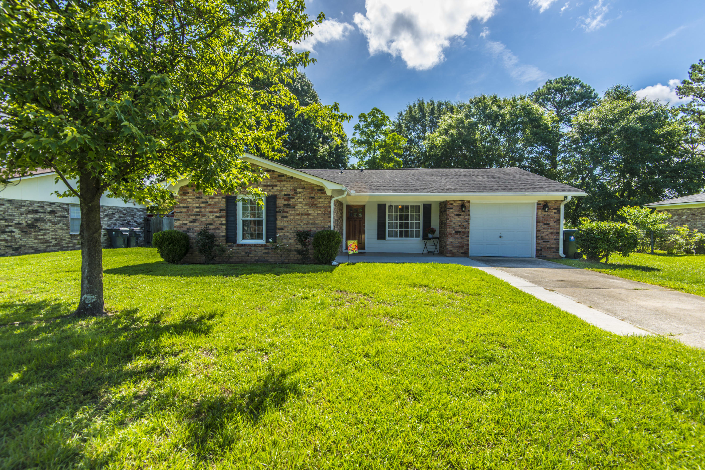 405 Beauregard Road Summerville, SC 29486 - Photo 1 of 22 Front