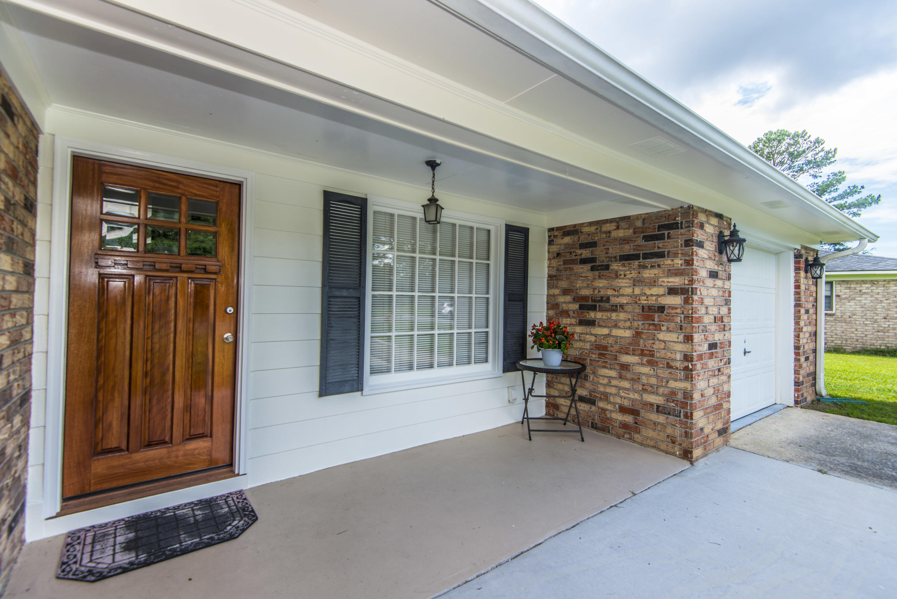 405 Beauregard Road Summerville, SC 29486 - Photo 3 of 22 Front porch
