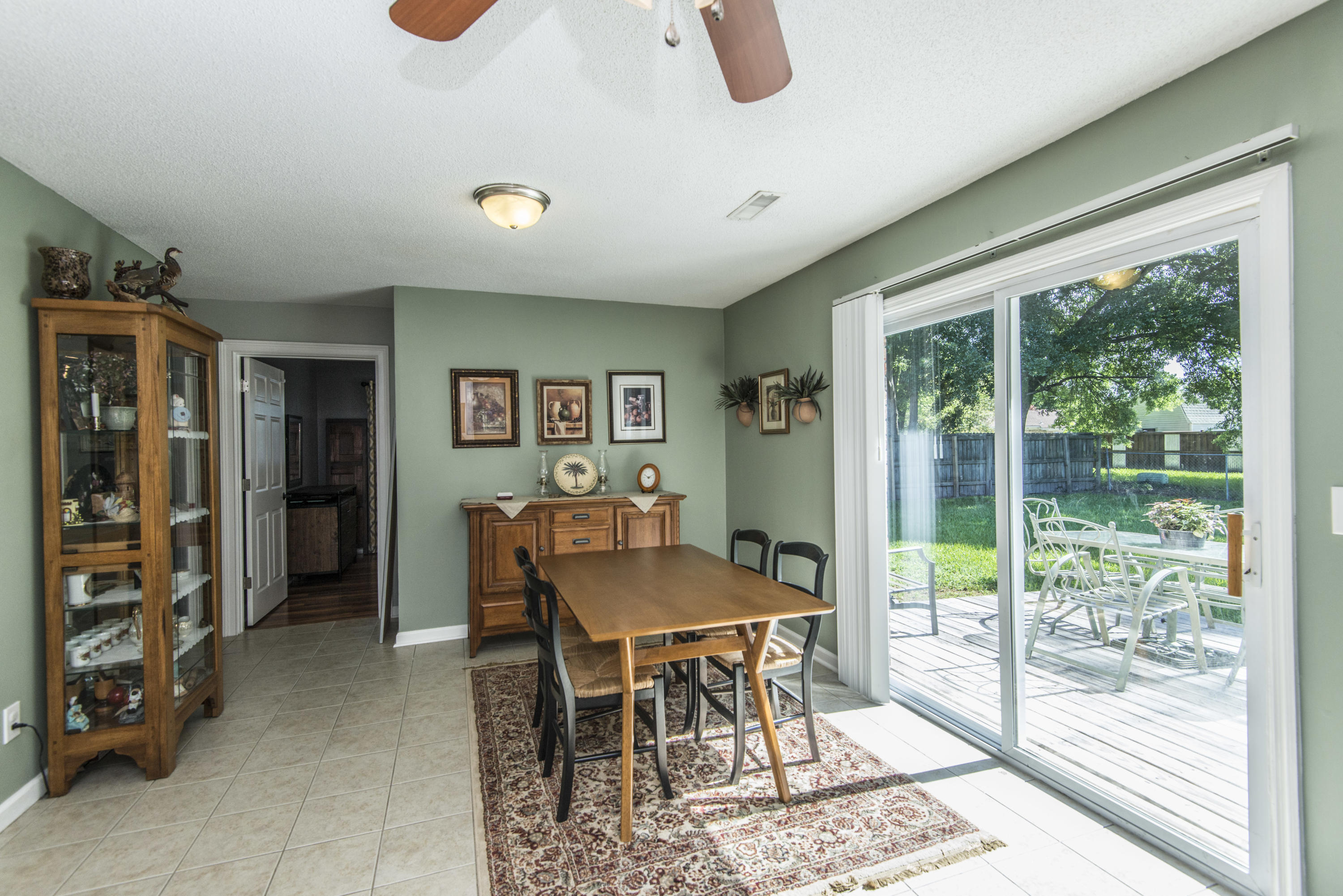 405 Beauregard Road Summerville, SC 29486 - Photo 6 of 22 Dining area