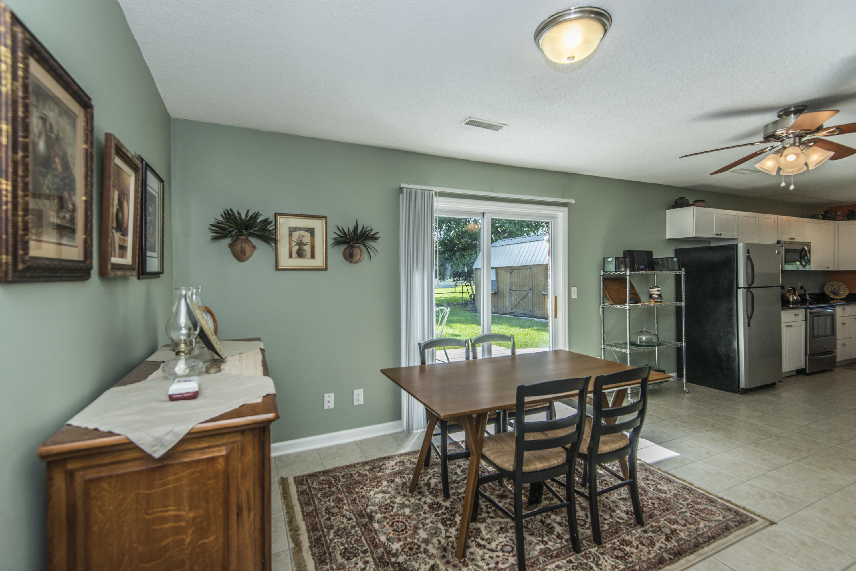 405 Beauregard Road Summerville, SC 29486 - Photo 7 of 22 Dining and kitchen area