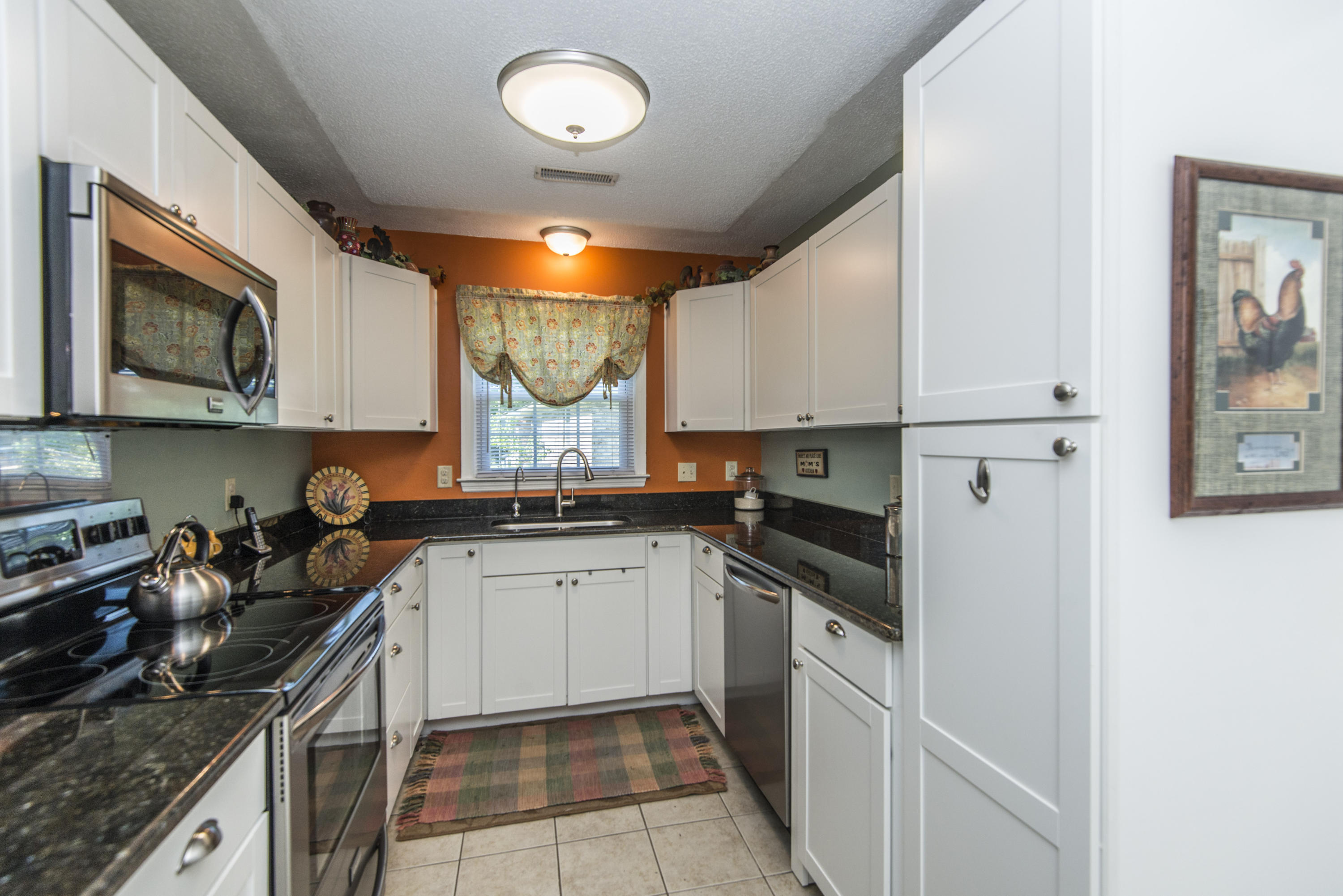 405 Beauregard Road Summerville, SC 29486 - Photo 9 of 22 Kitchen