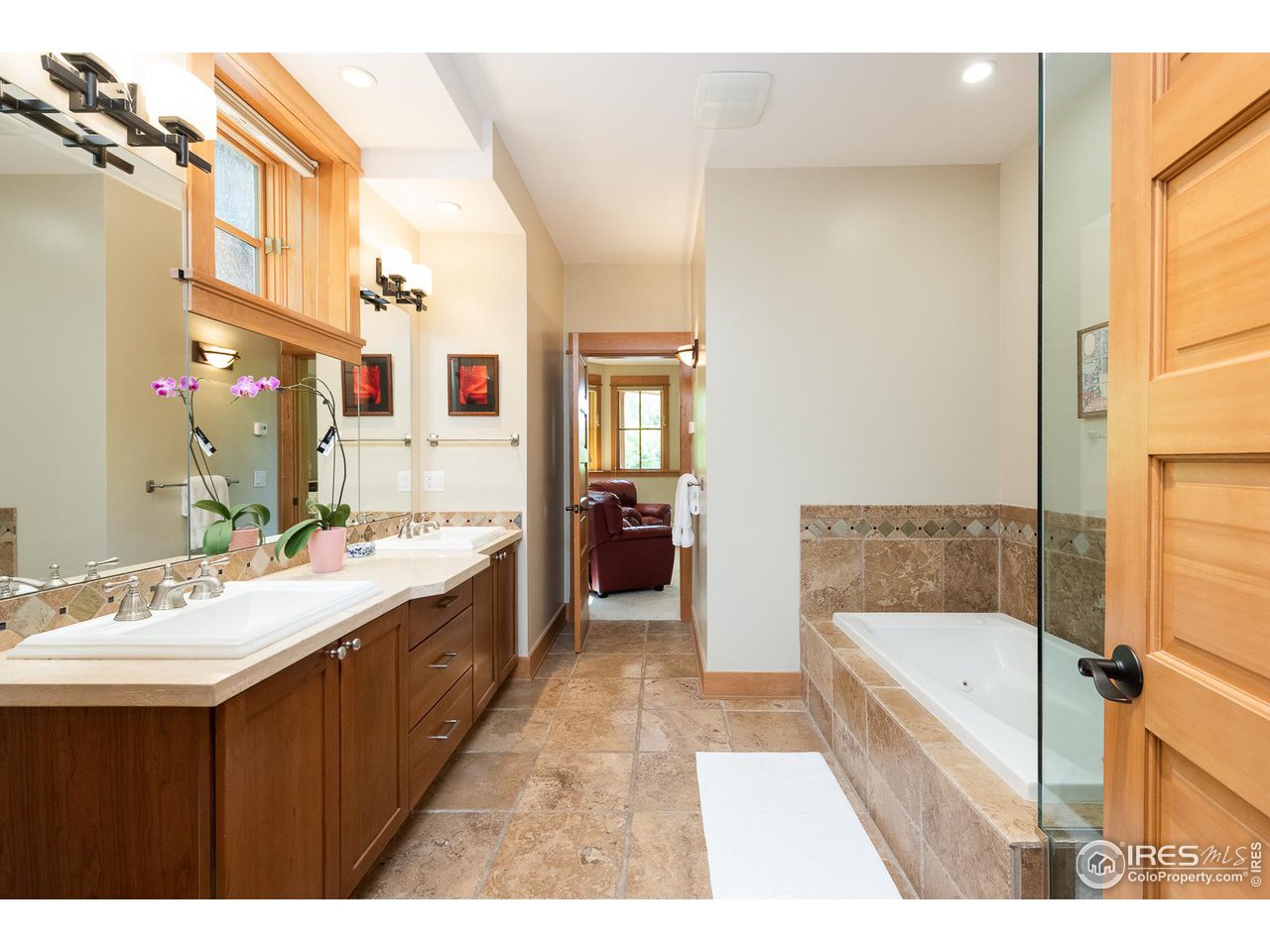 520 Spruce Street Boulder, CO 80302 - Photo 23 of 40 a bathroom with a tub sink and mirror