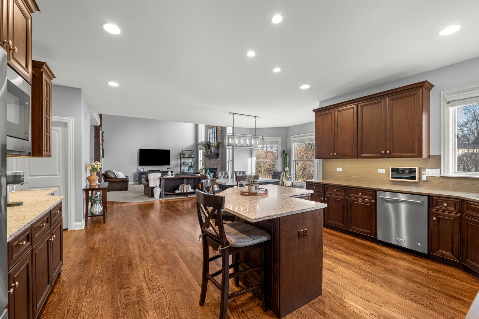81 Landon Circle Wheaton, IL 60189 - Photo 23 of 79 a large kitchen with a table and chairs in it