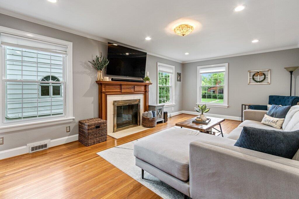 335 Brevoort Road Columbus, OH 43214 - Photo 9 of 25 335 Brevoort Road-9.jpg-SMALL