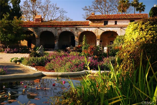a view of an outdoor space