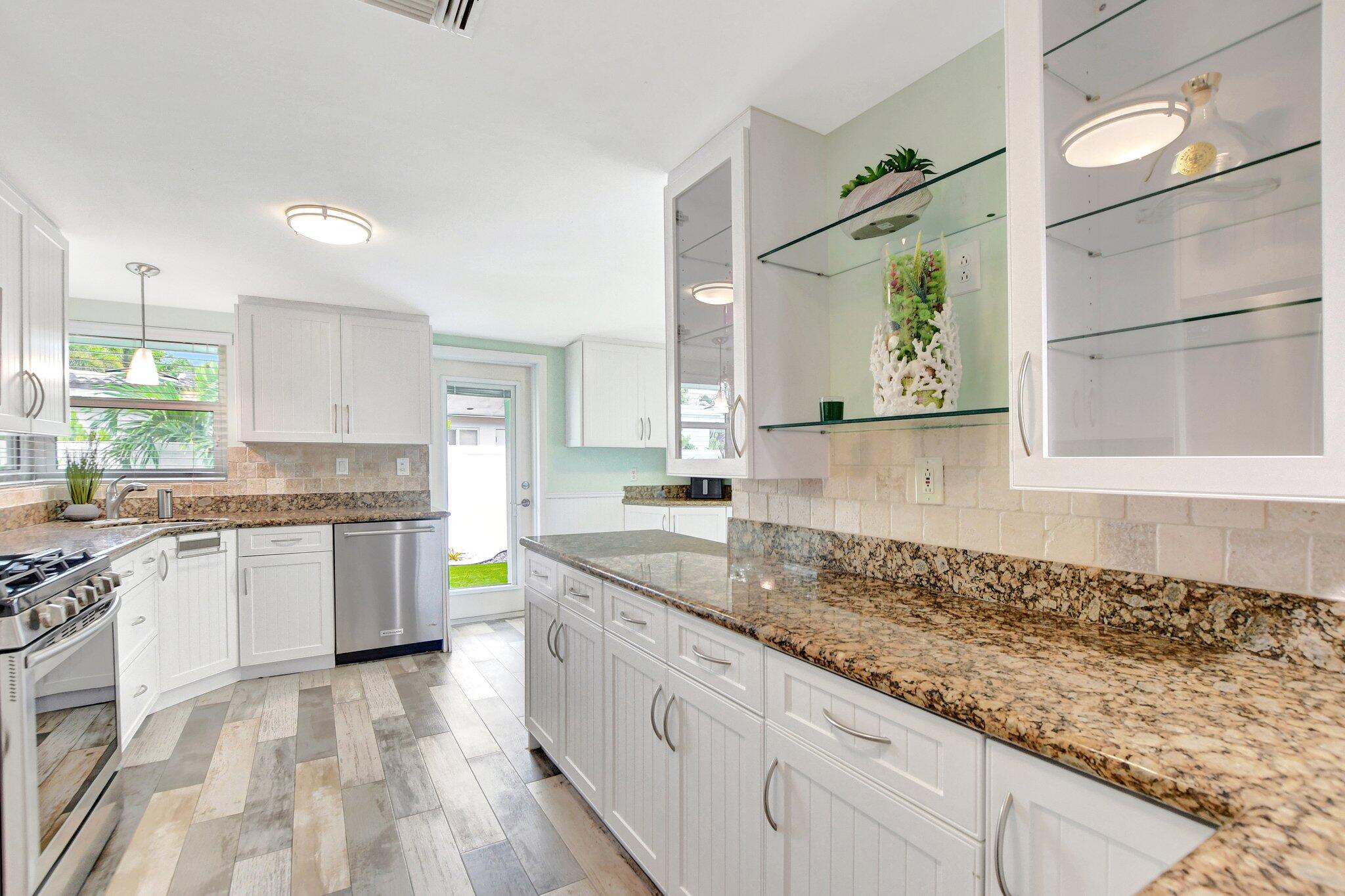 530 Northeast 17th Street Boca Raton, FL 33432 - Photo 14 of 51 17-web-or-mls-DSC_0496