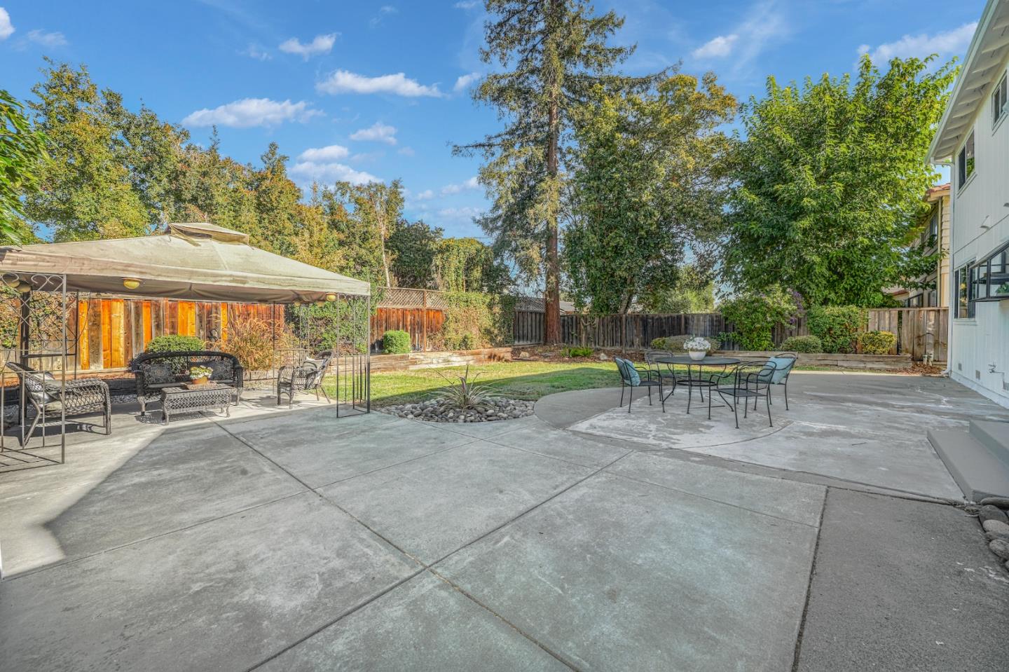 827 Bend Avenue San Jose, CA 95136 - Photo 23 of 27 a view of a park with sitting area