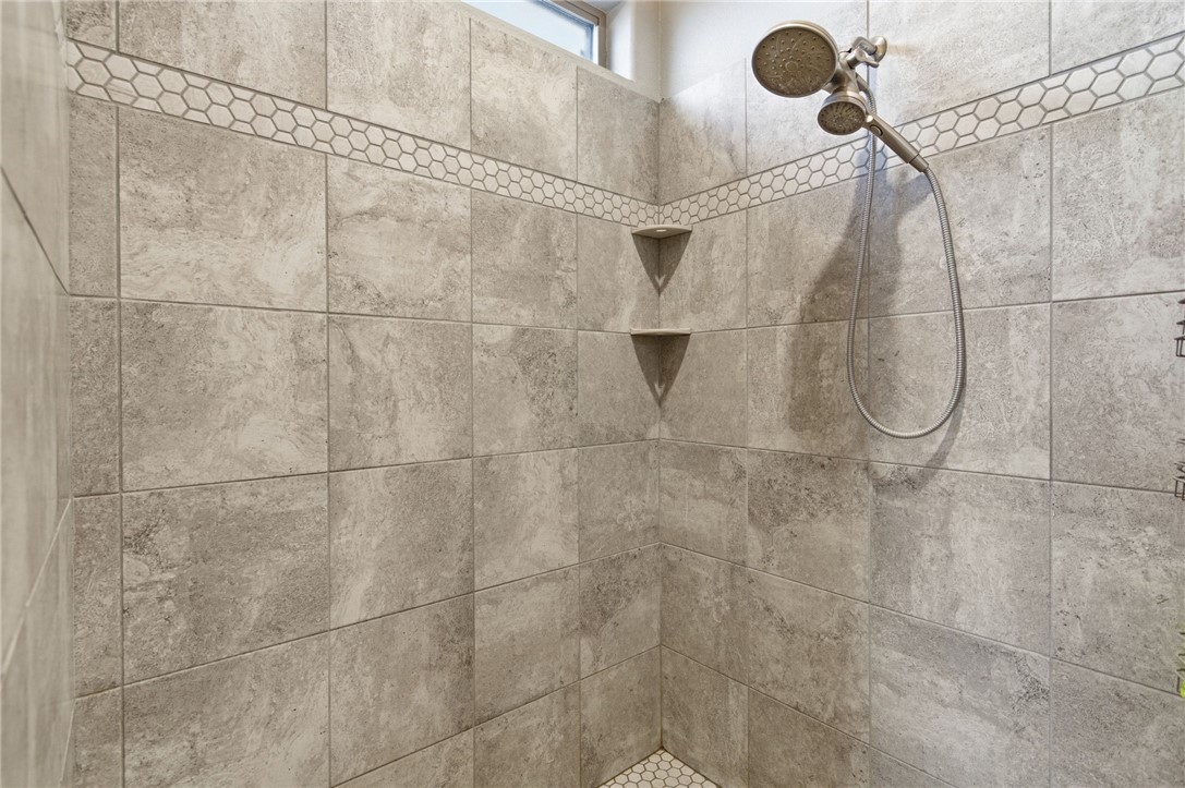 4713 North Old Ranch Lane Kingman, AZ 86401 - Photo 23 of 41 a bathroom with a shower