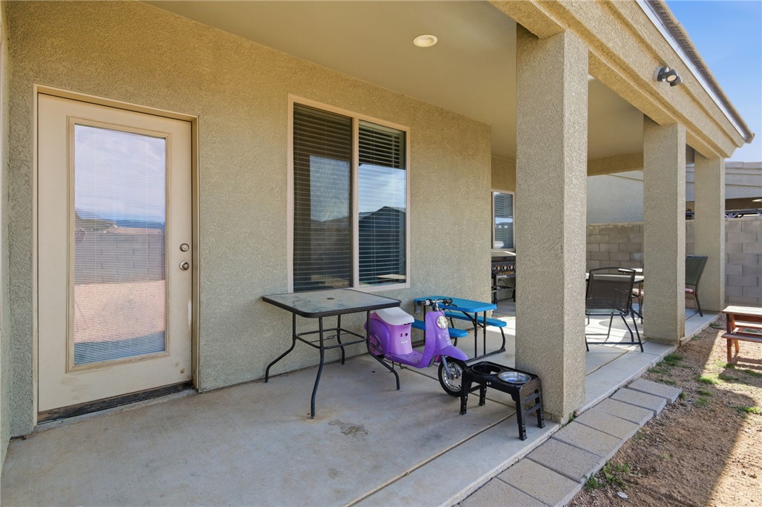 4713 North Old Ranch Lane Kingman, AZ 86401 - Photo 24 of 41 a living room with furniture