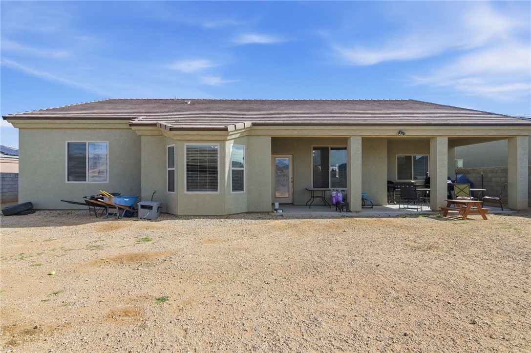 4713 North Old Ranch Lane Kingman, AZ 86401 - Photo 25 of 41 front view of a house with a patio