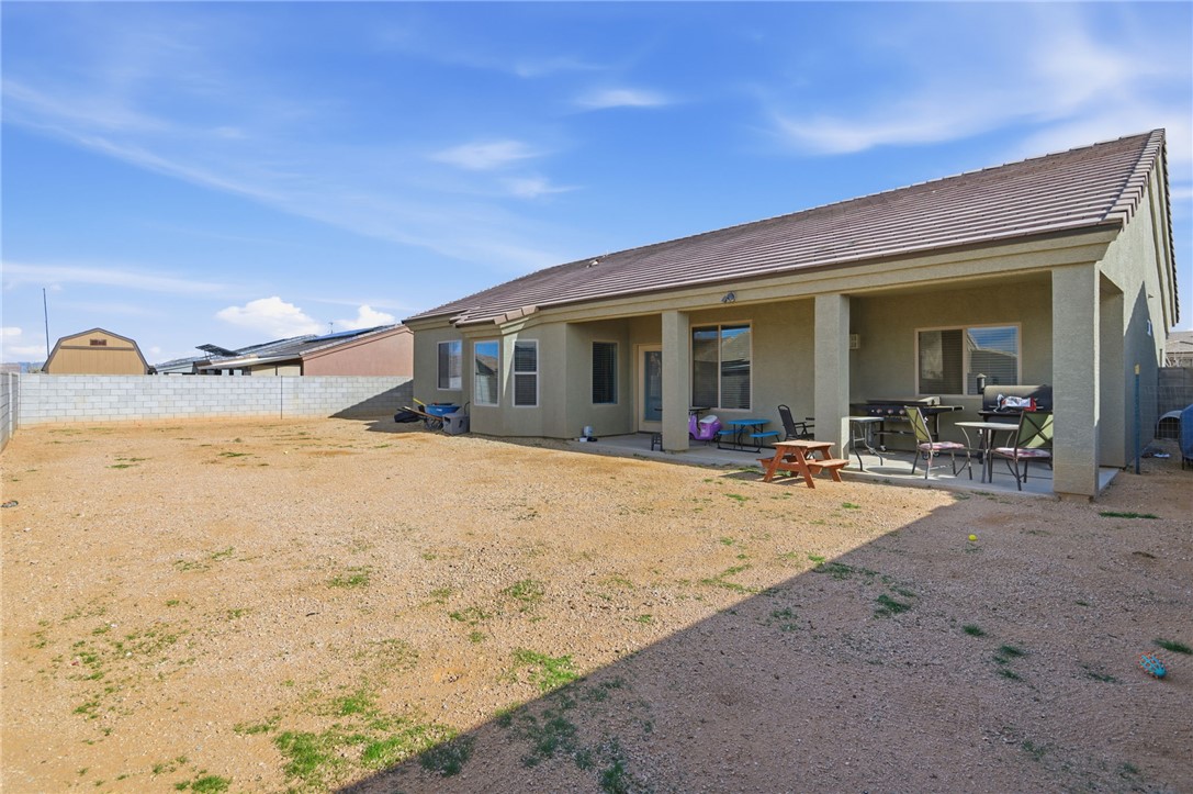4713 North Old Ranch Lane Kingman, AZ 86401 - Photo 26 of 41 a view of a swimming pool with a lounge chair