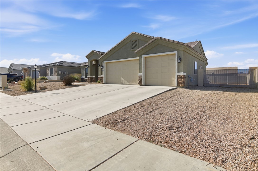 4713 North Old Ranch Lane Kingman, AZ 86401 - Photo 27 of 41 a front view of a house with a yard and garage