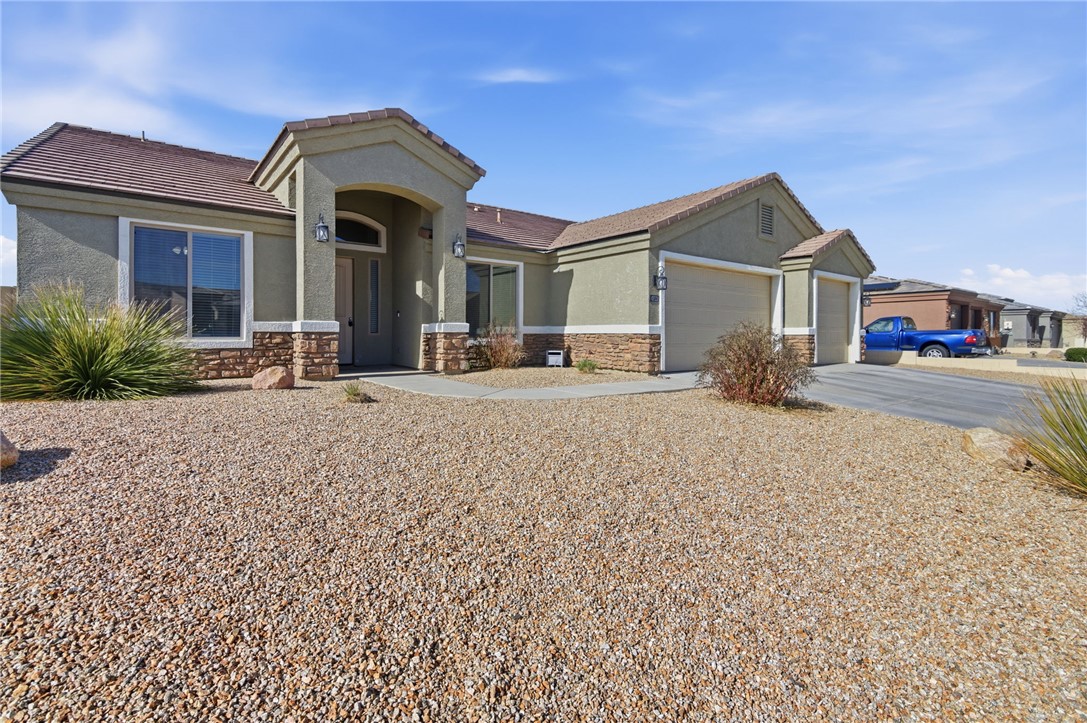 4713 North Old Ranch Lane Kingman, AZ 86401 - Photo 28 of 41 a front view of a house with a yard