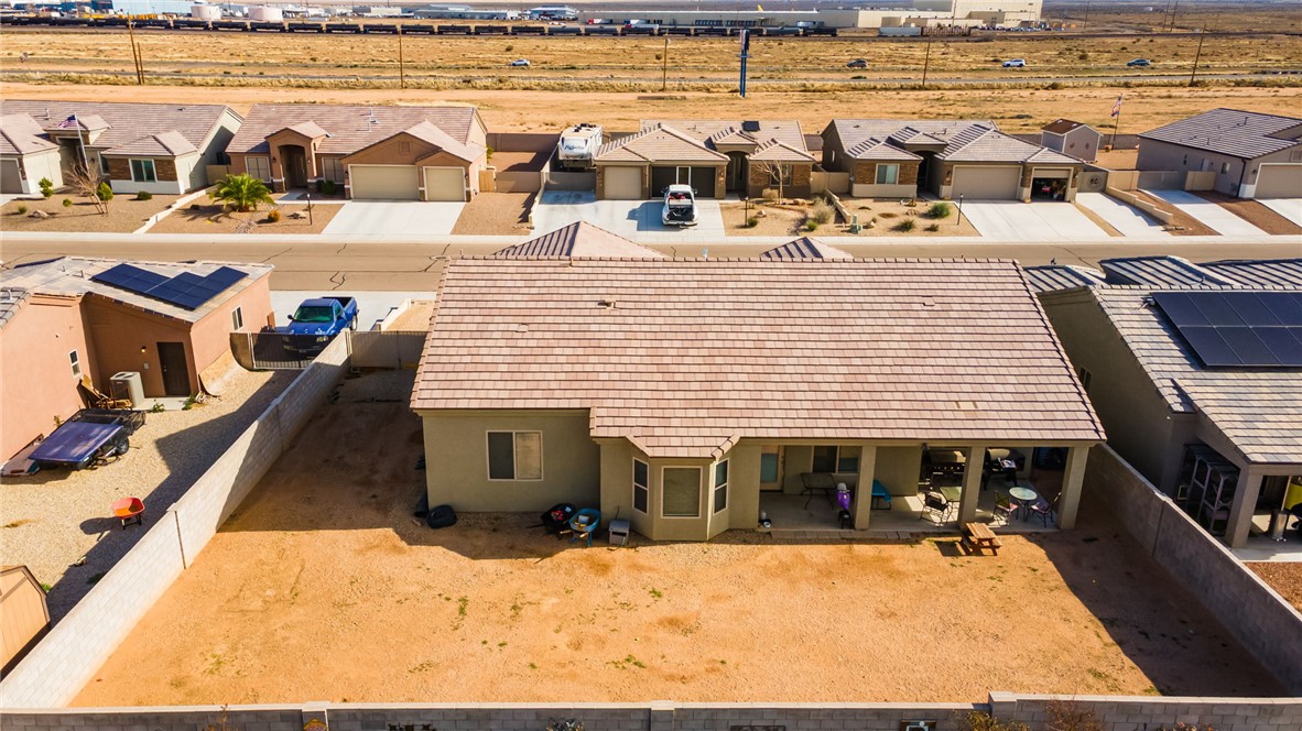 4713 North Old Ranch Lane Kingman, AZ 86401 - Photo 37 of 41 a view of a balcony with two chairs
