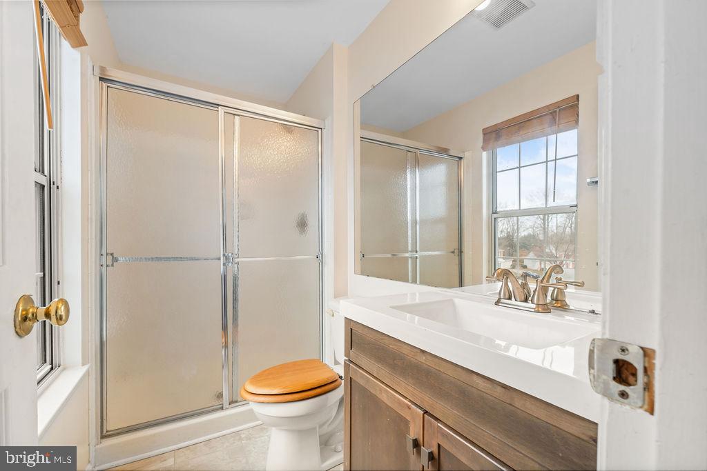 1613 Golf Course Drive Bowie, MD 20721 - Photo 23 of 33 Main Bathroom