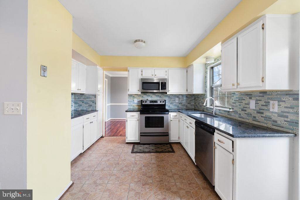 1613 Golf Course Drive Bowie, MD 20721 - Photo 3 of 33 Kitchen Interior
