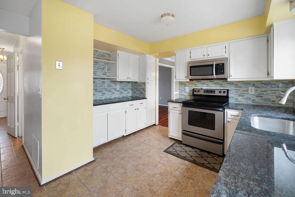 1613 Golf Course Drive Bowie, MD 20721 - Photo 4 of 33 Kitchen Interior