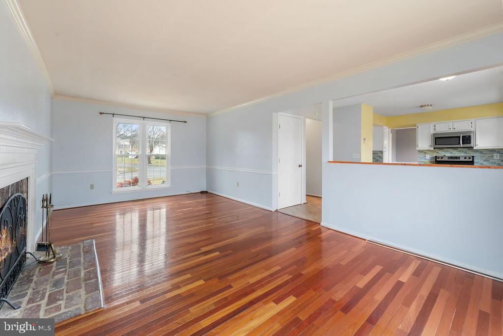1613 Golf Course Drive Bowie, MD 20721 - Photo 10 of 33 Living Room