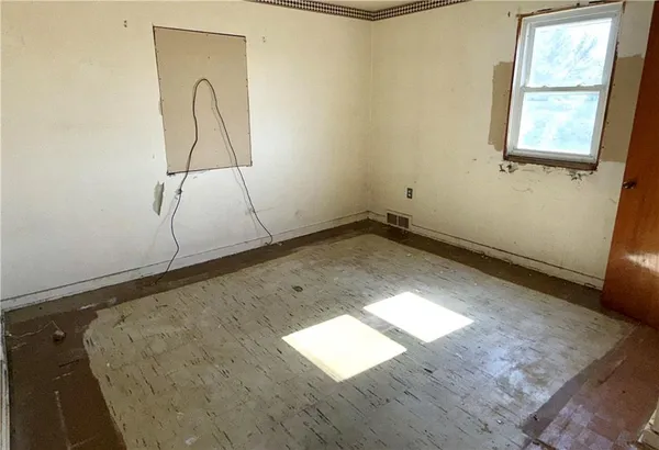 $37,900 | 709 Darlington Avenue, Jeannette, PA 15644