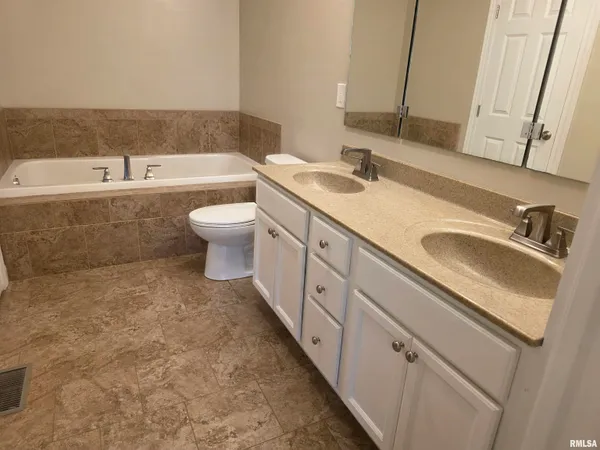 $449,000 | 7289 North Whippoorwill Lane, Peoria, IL 61614