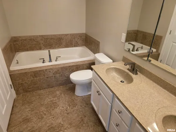 $449,000 | 7289 North Whippoorwill Lane, Peoria, IL 61614